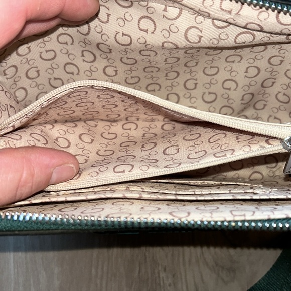 GUESS Dark green crossbody messenger bag with adjustable strap - Picture 3 of 10